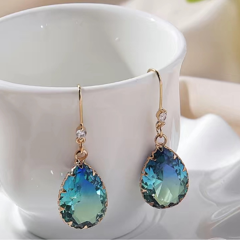 Fashion oval gemstone earrings